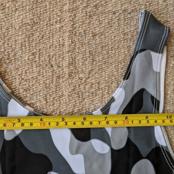 XS Cow Print Yoga Gym Workout Outfit Tank Top Biker Short Set Black Gray White - Picture 4 of 16